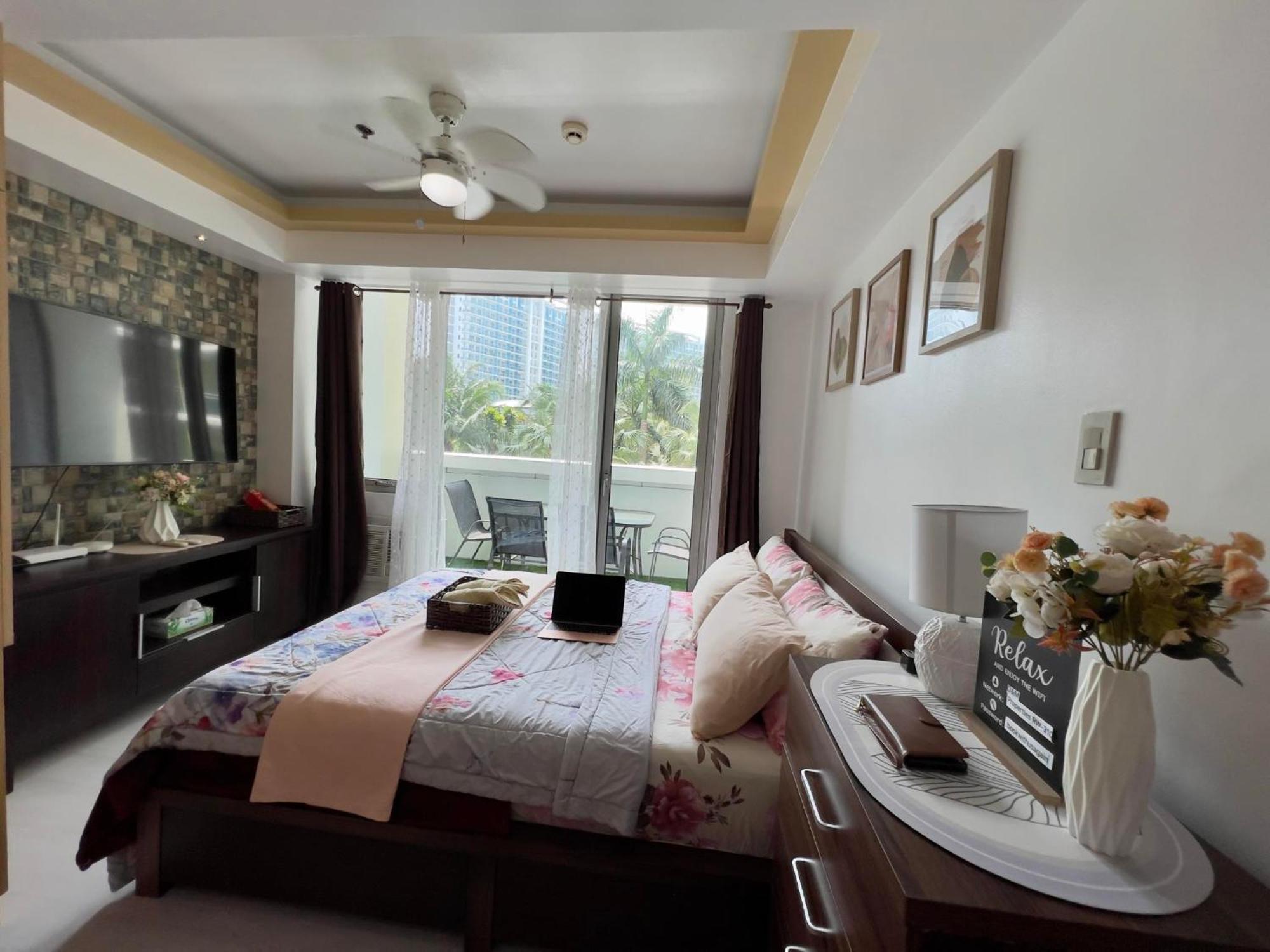 Beach Front Living In The Heart Of The City, Azure Residences Manila Exteriér fotografie