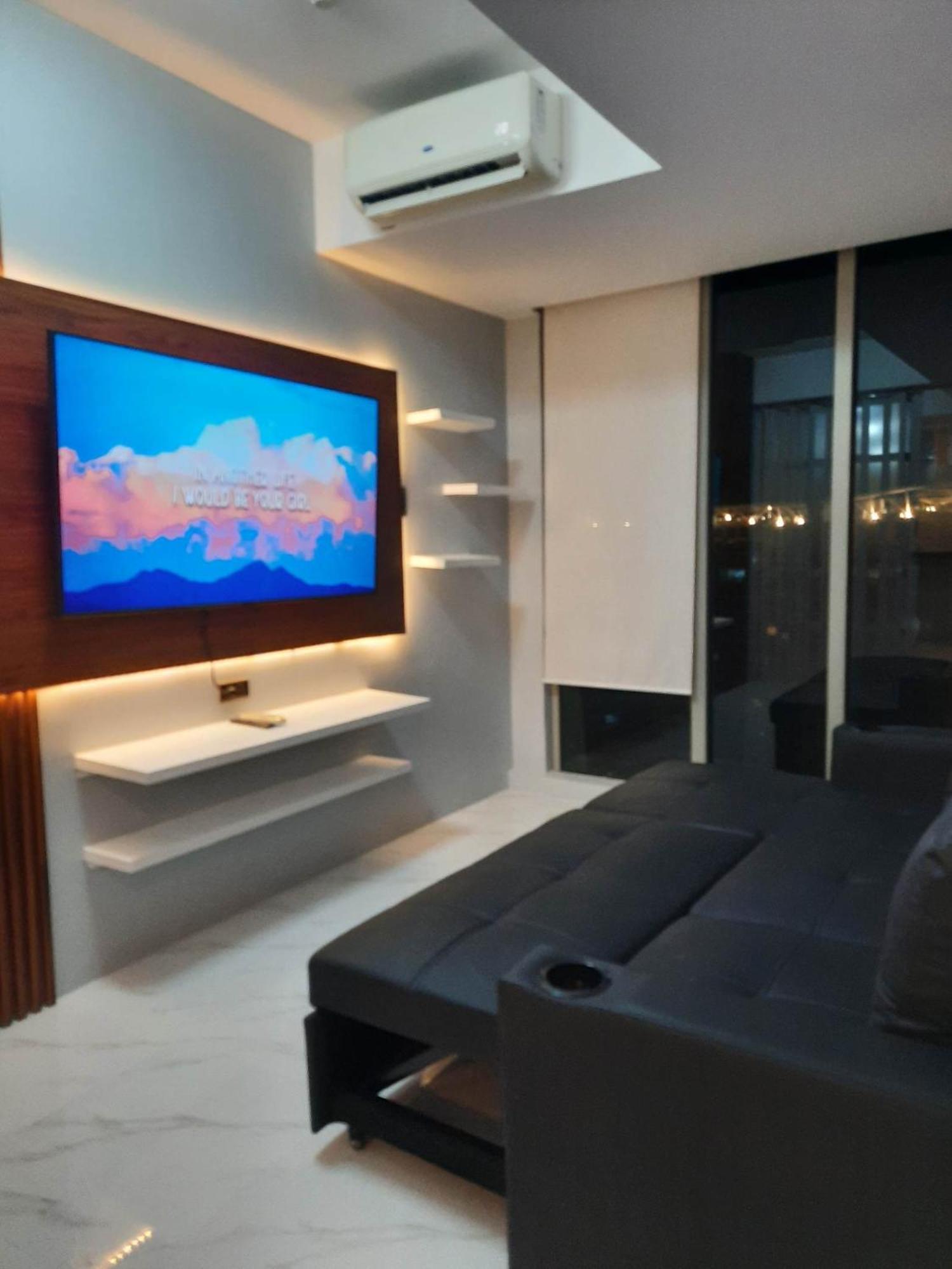 Beach Front Living In The Heart Of The City, Azure Residences Manila Exteriér fotografie