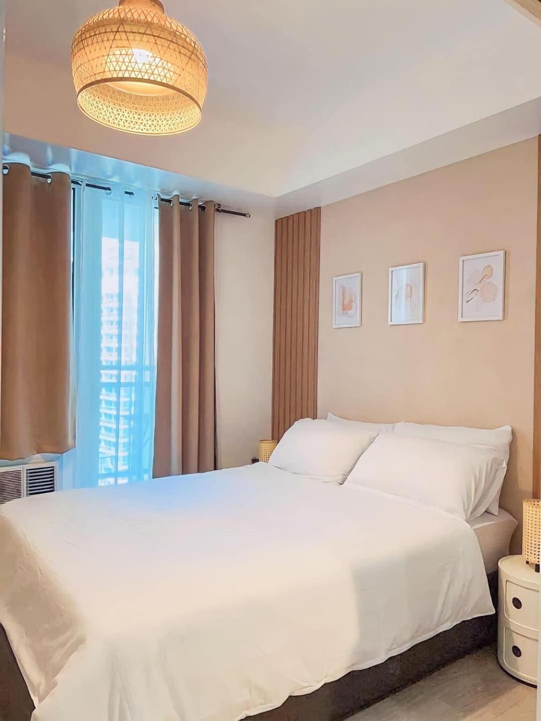 Beach Front Living In The Heart Of The City, Azure Residences Manila Pokoj fotografie