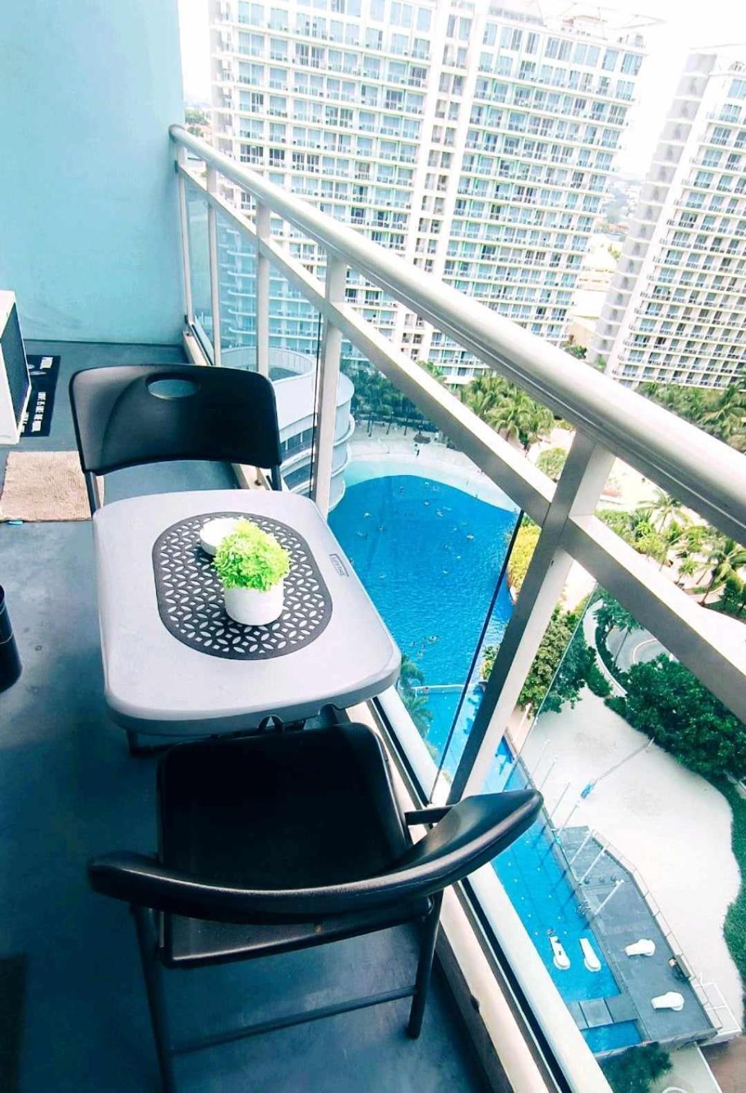 Beach Front Living In The Heart Of The City, Azure Residences Manila Exteriér fotografie