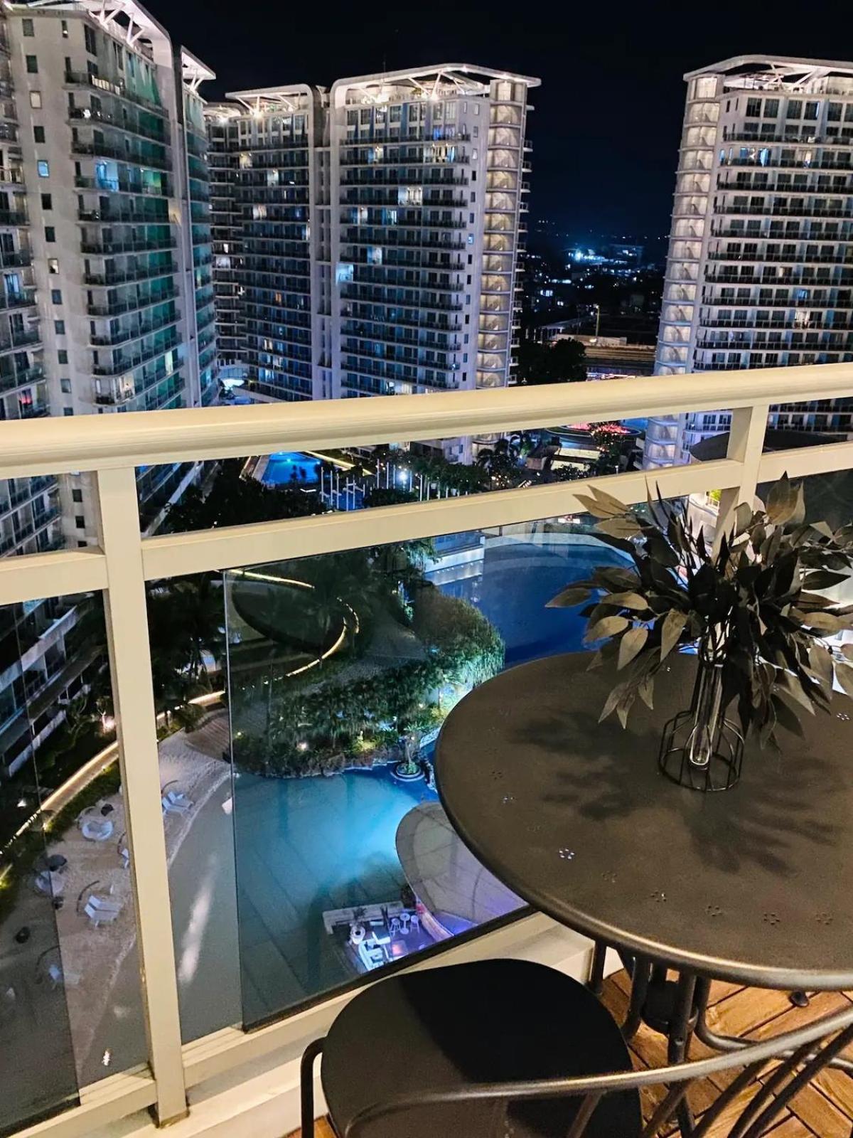 Beach Front Living In The Heart Of The City, Azure Residences Manila Exteriér fotografie