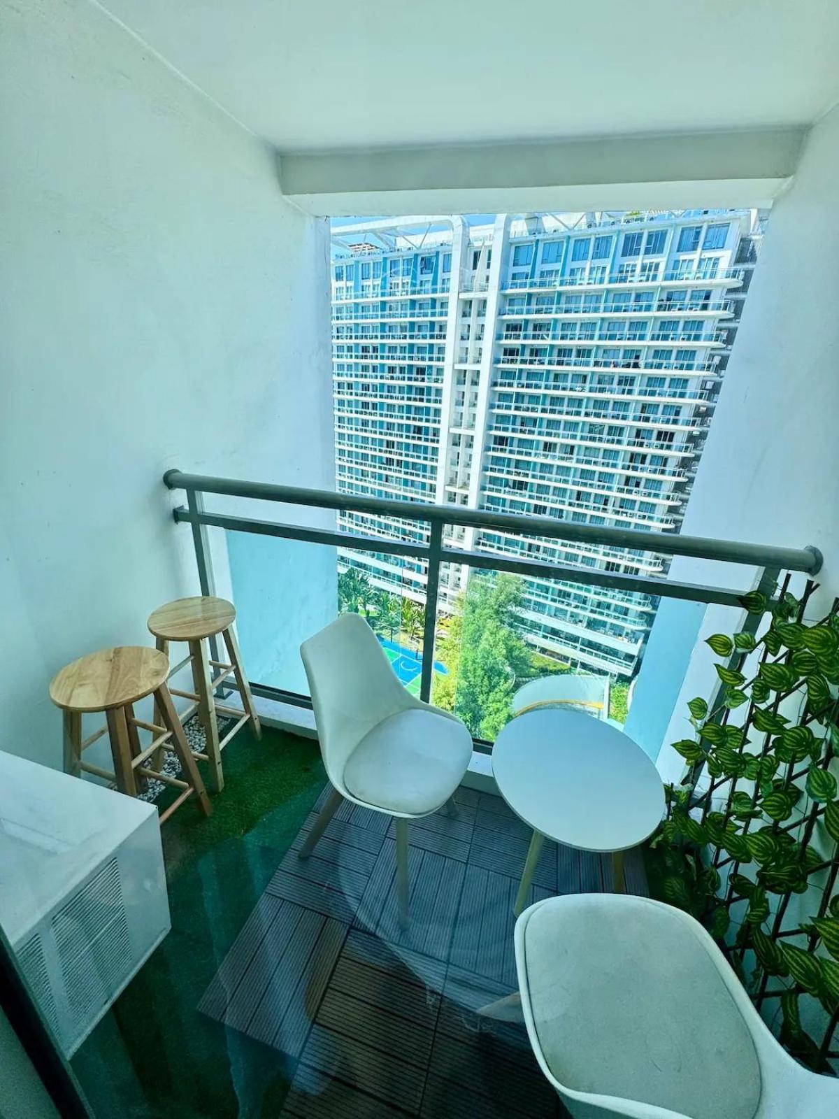 Beach Front Living In The Heart Of The City, Azure Residences Manila Exteriér fotografie
