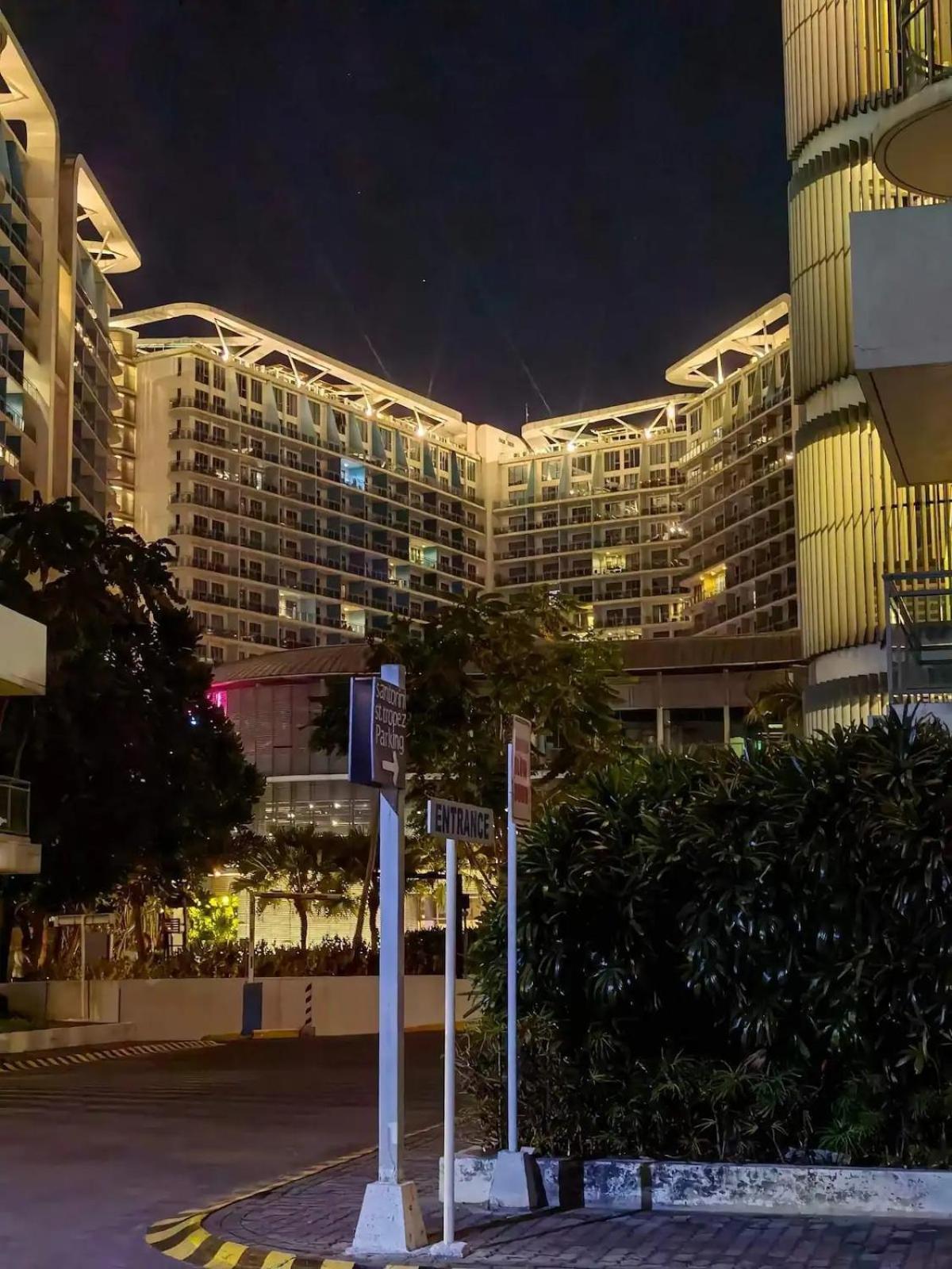 Beach Front Living In The Heart Of The City, Azure Residences Manila Exteriér fotografie